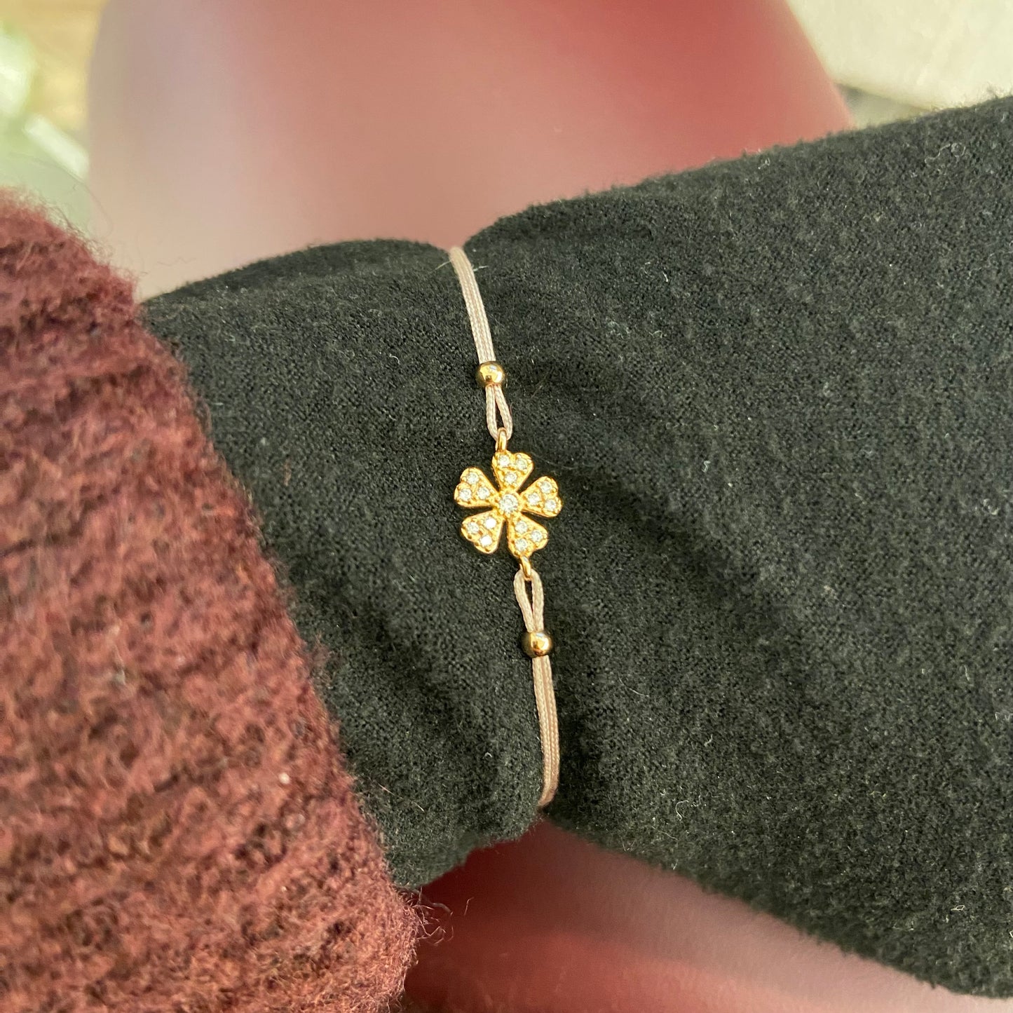 Bracciale con cordino e fiore