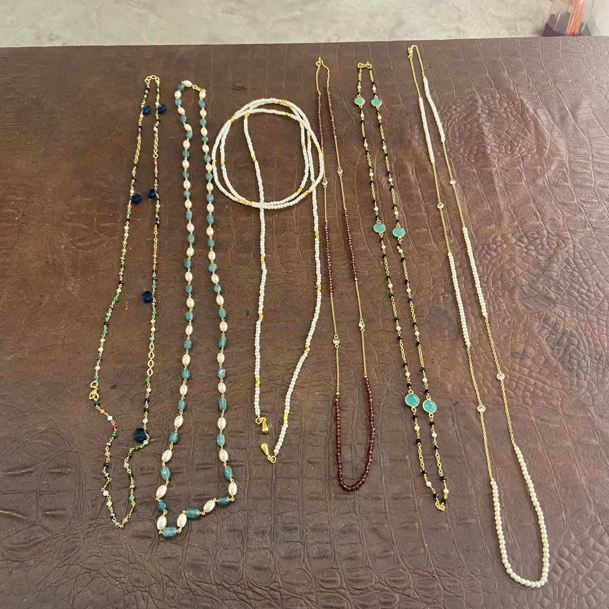 Collane in ottone con pietre colorate
