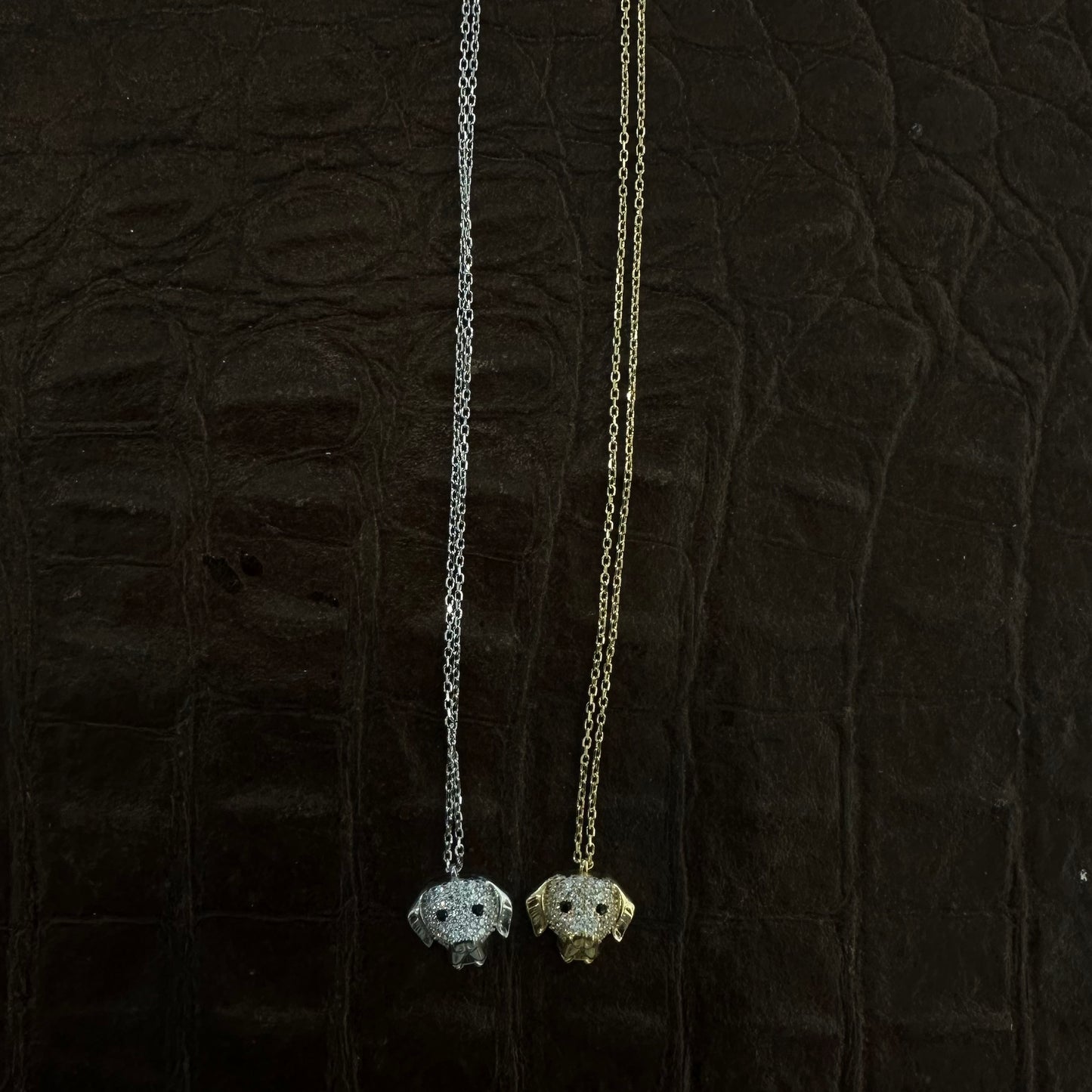 collana cane con zirconi bianchi finitura argento e catena