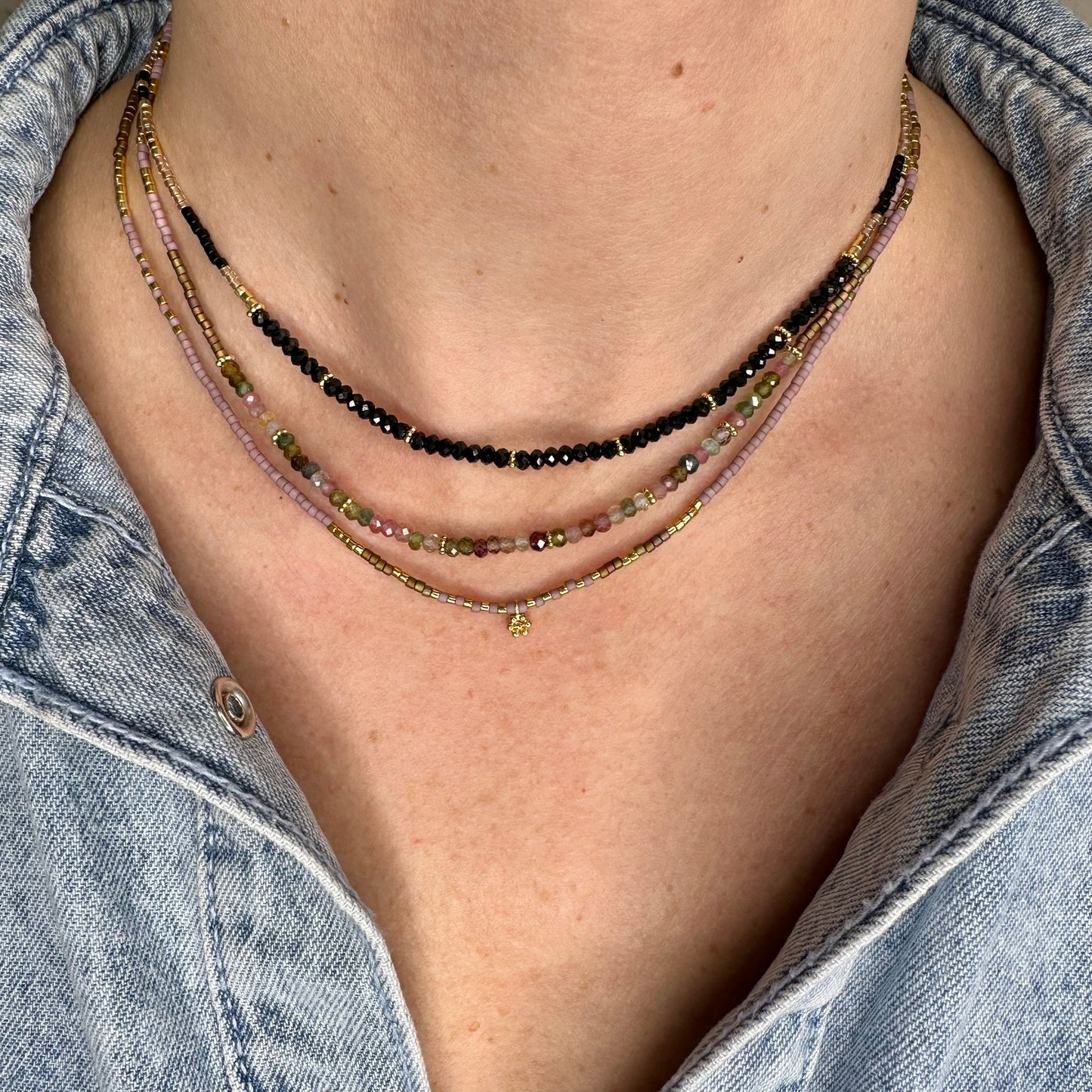 Collana con perline e ciondolo