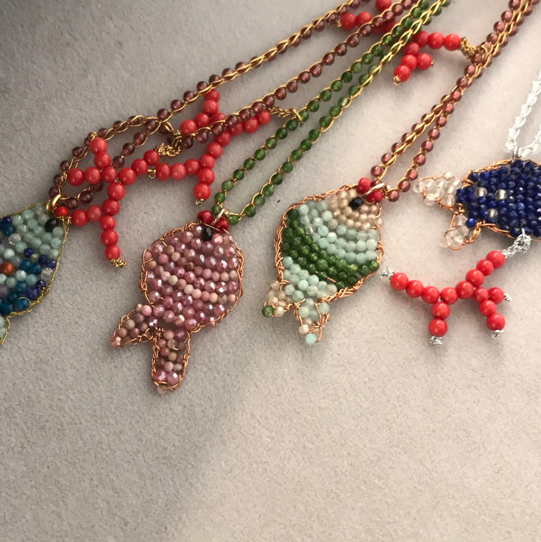Collana uncinetto con pesce