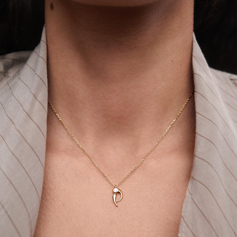 Collana con pendente iniziale P