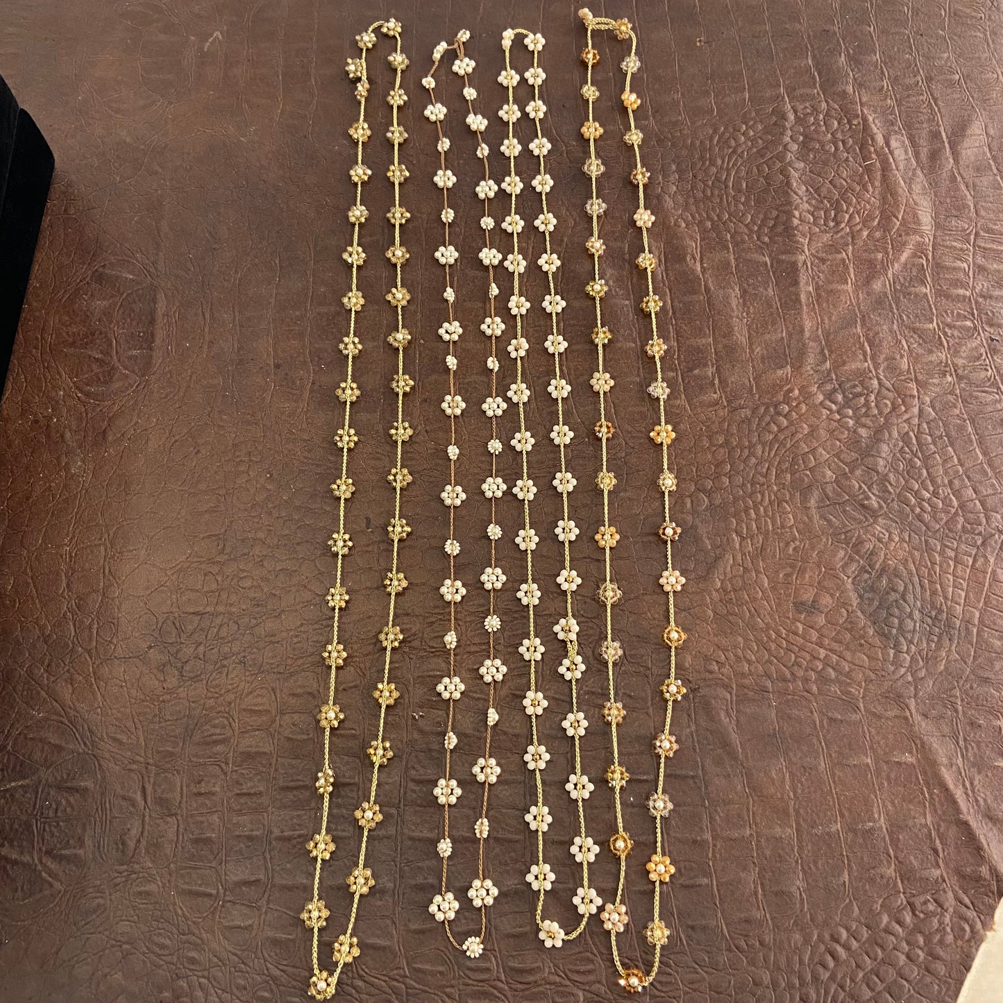 Collana Margherite perline piccole filo lurex, lunga