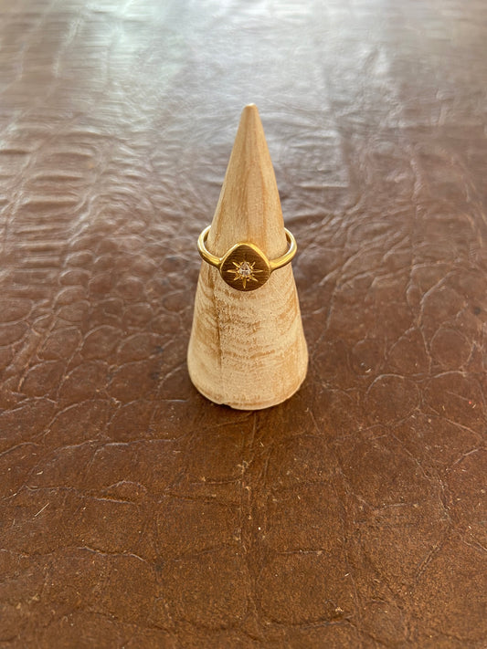 Anello oro con piastra a goccia con zircone