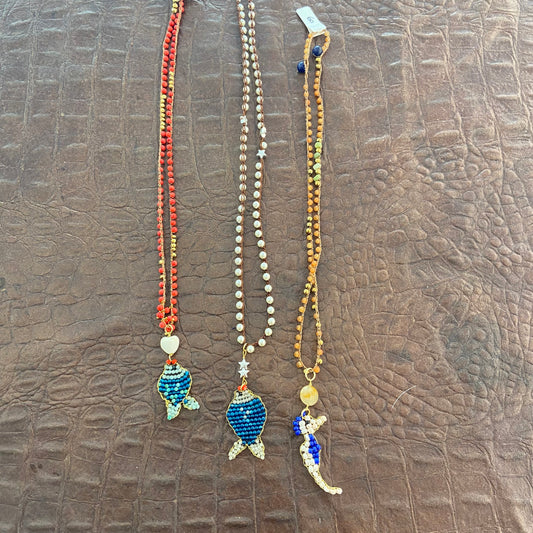 Collana perline pesce piccolo e cavalluccio