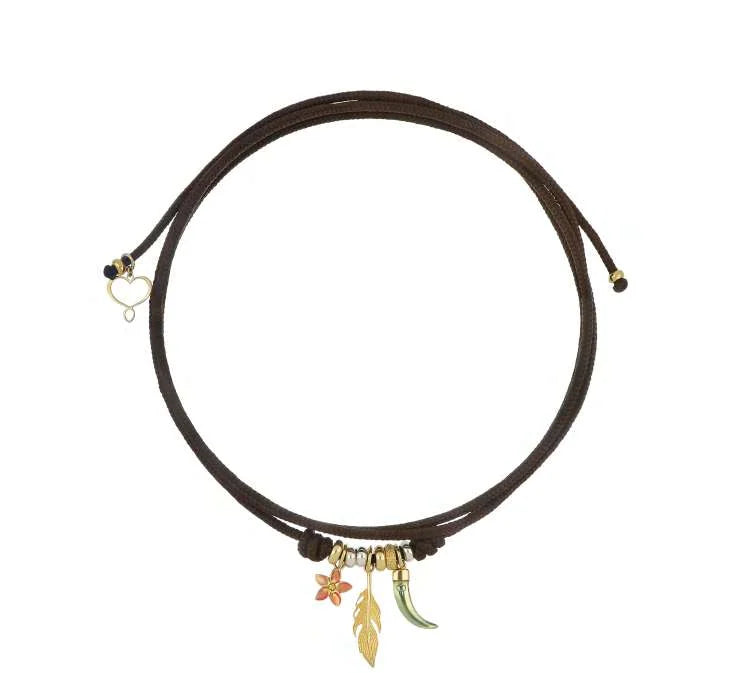 Girocollo cordino marrone Segni di Te in argento 925 galvanica oro giallo con charms corno, piuma e fiore