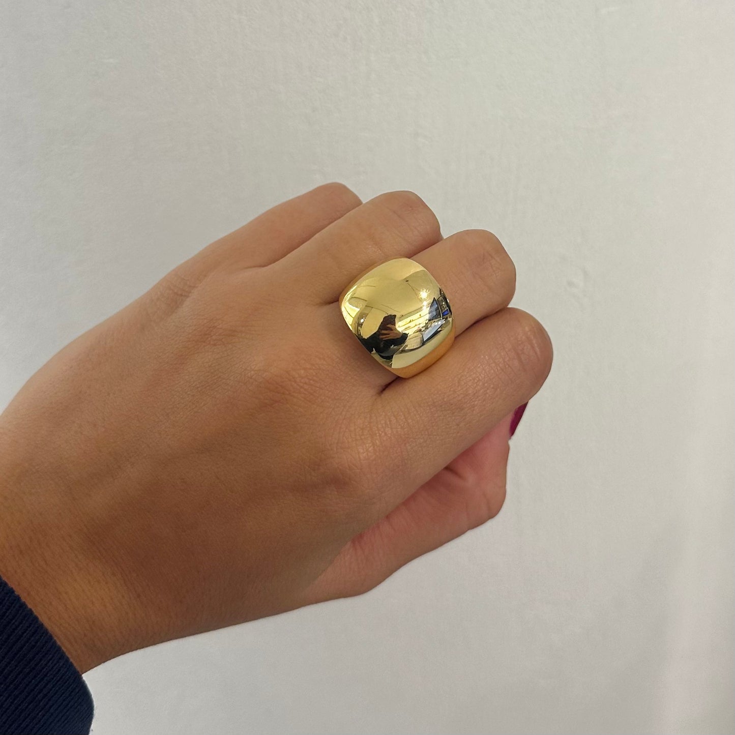 anello bombato regolabile con pavé di zirconi sopra e sotto giallo