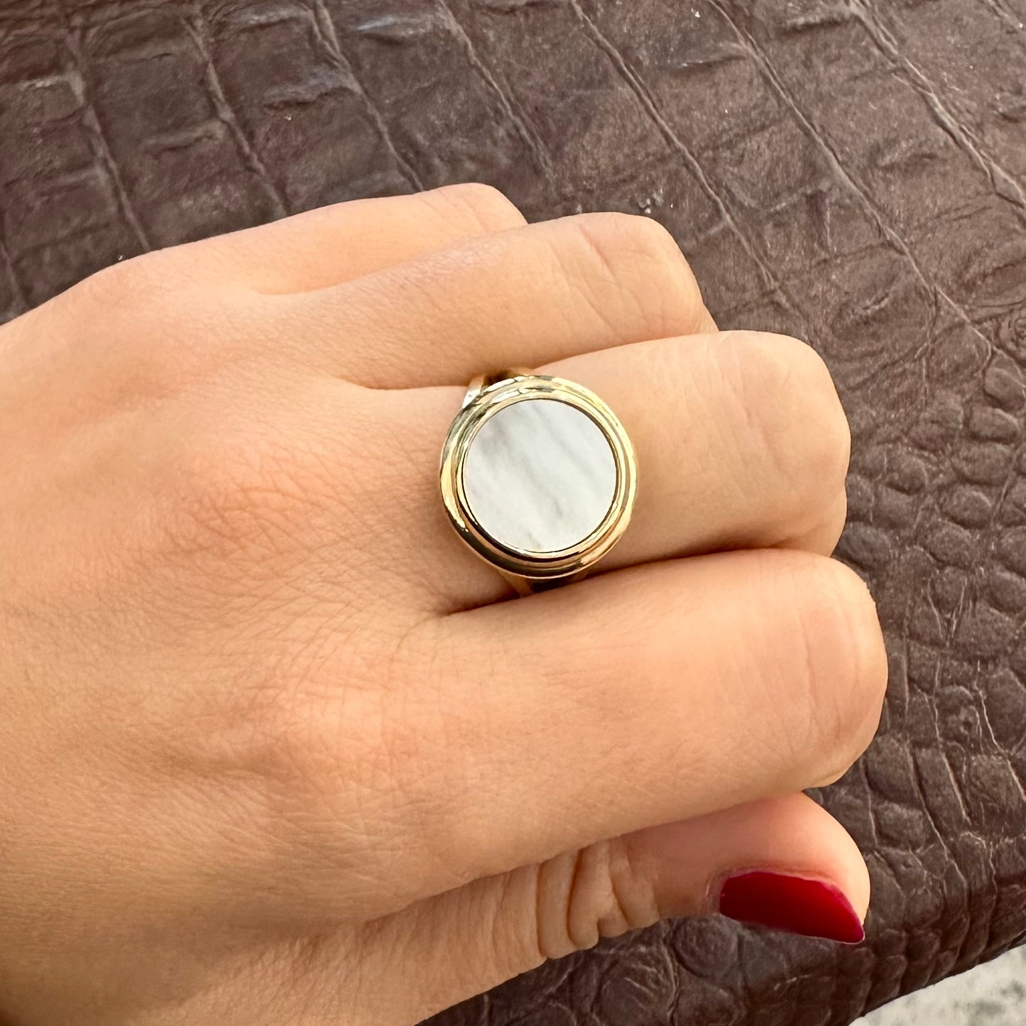 anello zag con cerchio con madre perla