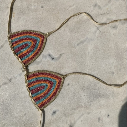 Costume all'uncinetto arcobaleno